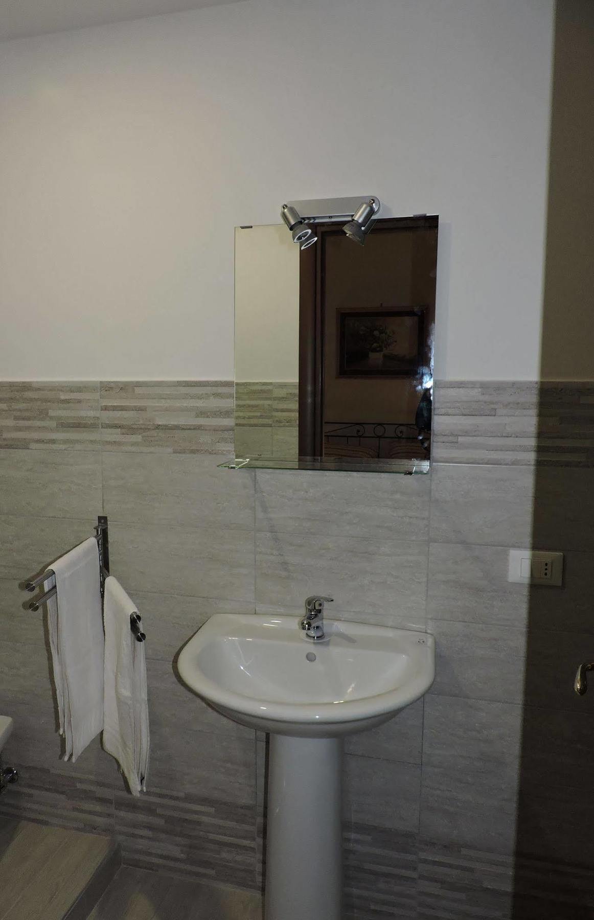 Living Rome Ottaviano B&B Екстер'єр фото